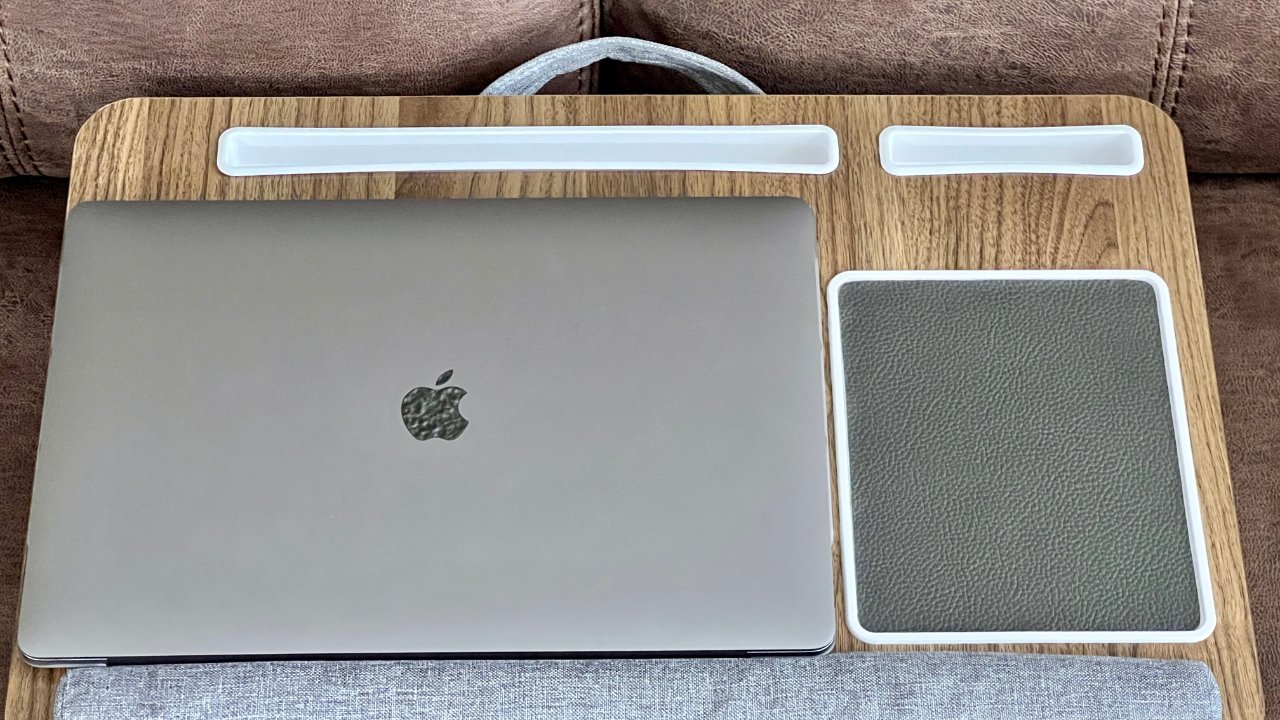 Рабочий стол Huanuo достаточно большой, чтобы вместить 16-дюймовый MacBook Pro.