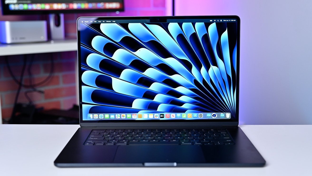 Лучший MacBook For Back to School по портативности и размеру экрана — MacBook Air 15 дюймов