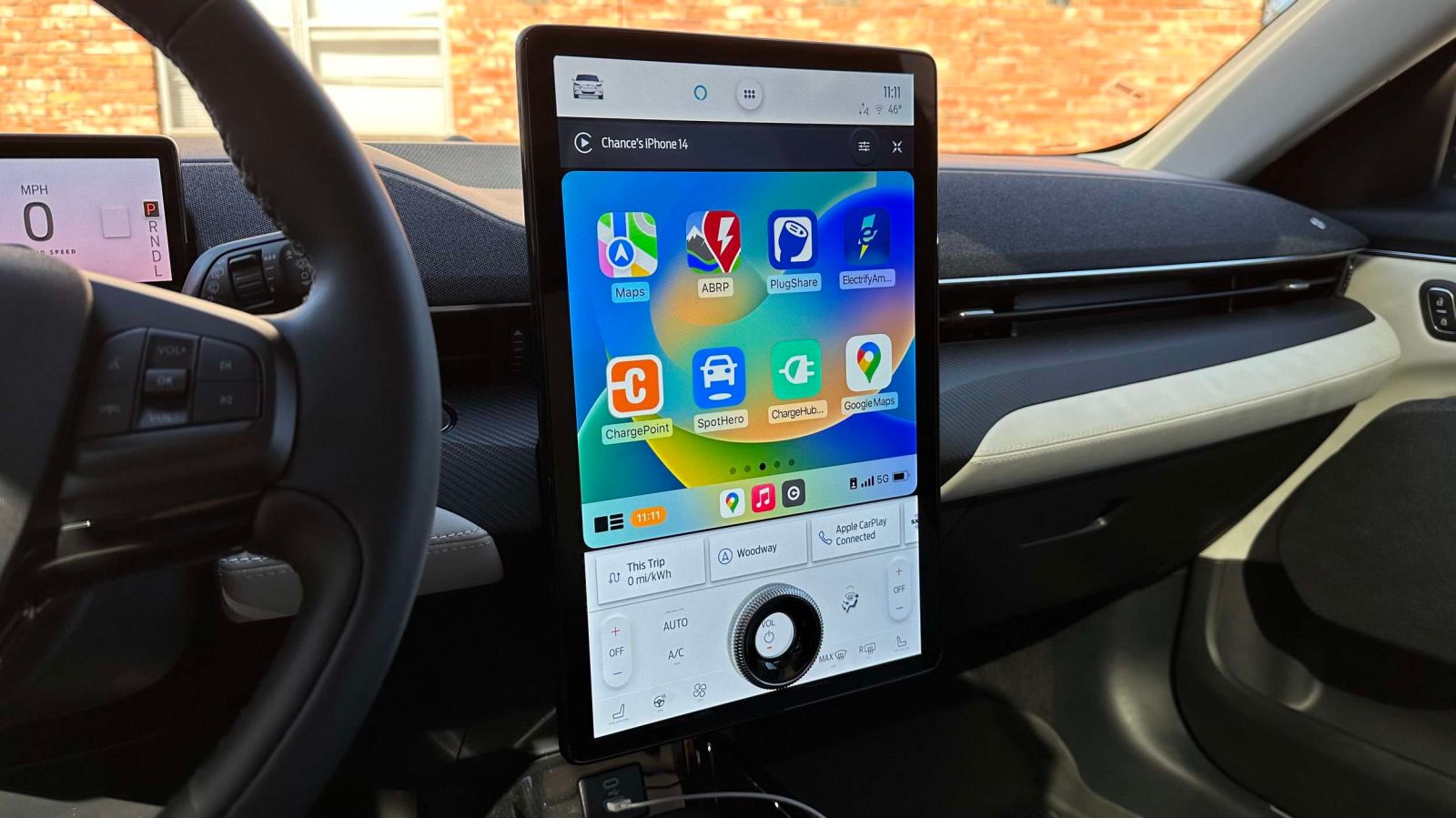 Приложения CarPlay для электромобилей