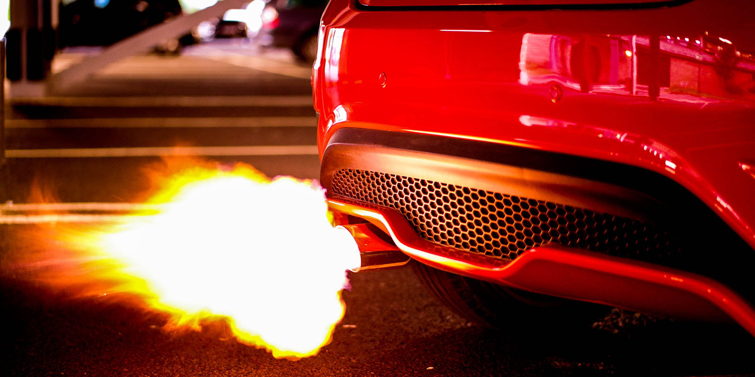 Apple Impact Accelerator 3 |  Автомобиль с пламенем из выхлопной трубы