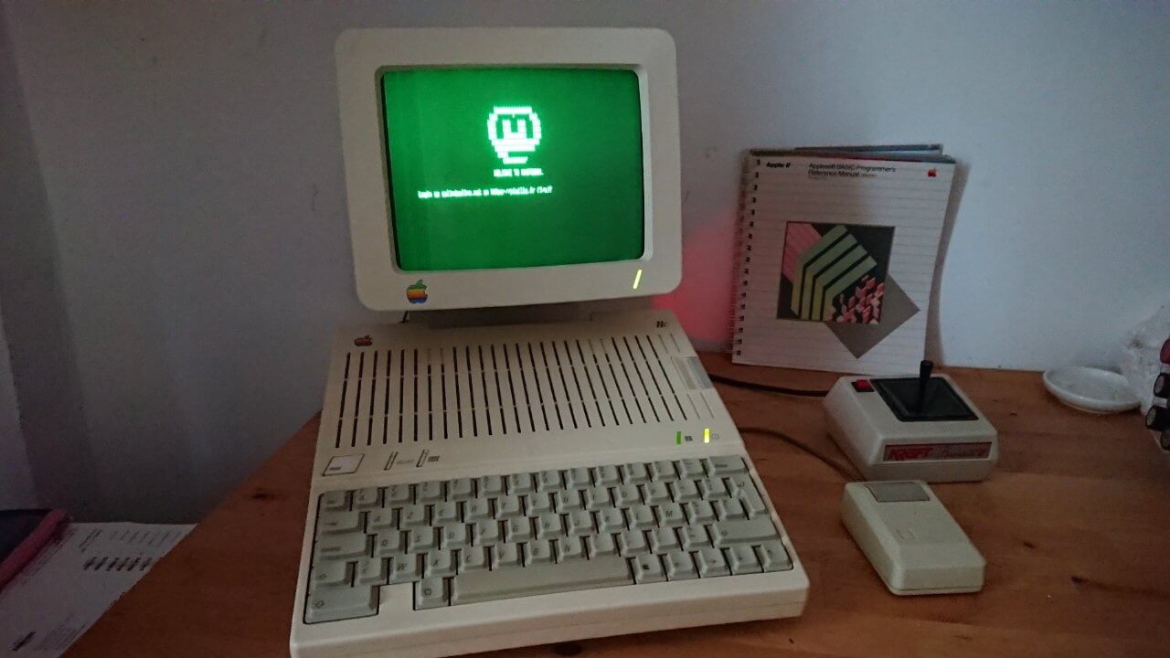 Фанат запускает Mastodon на Apple IIe, IIc