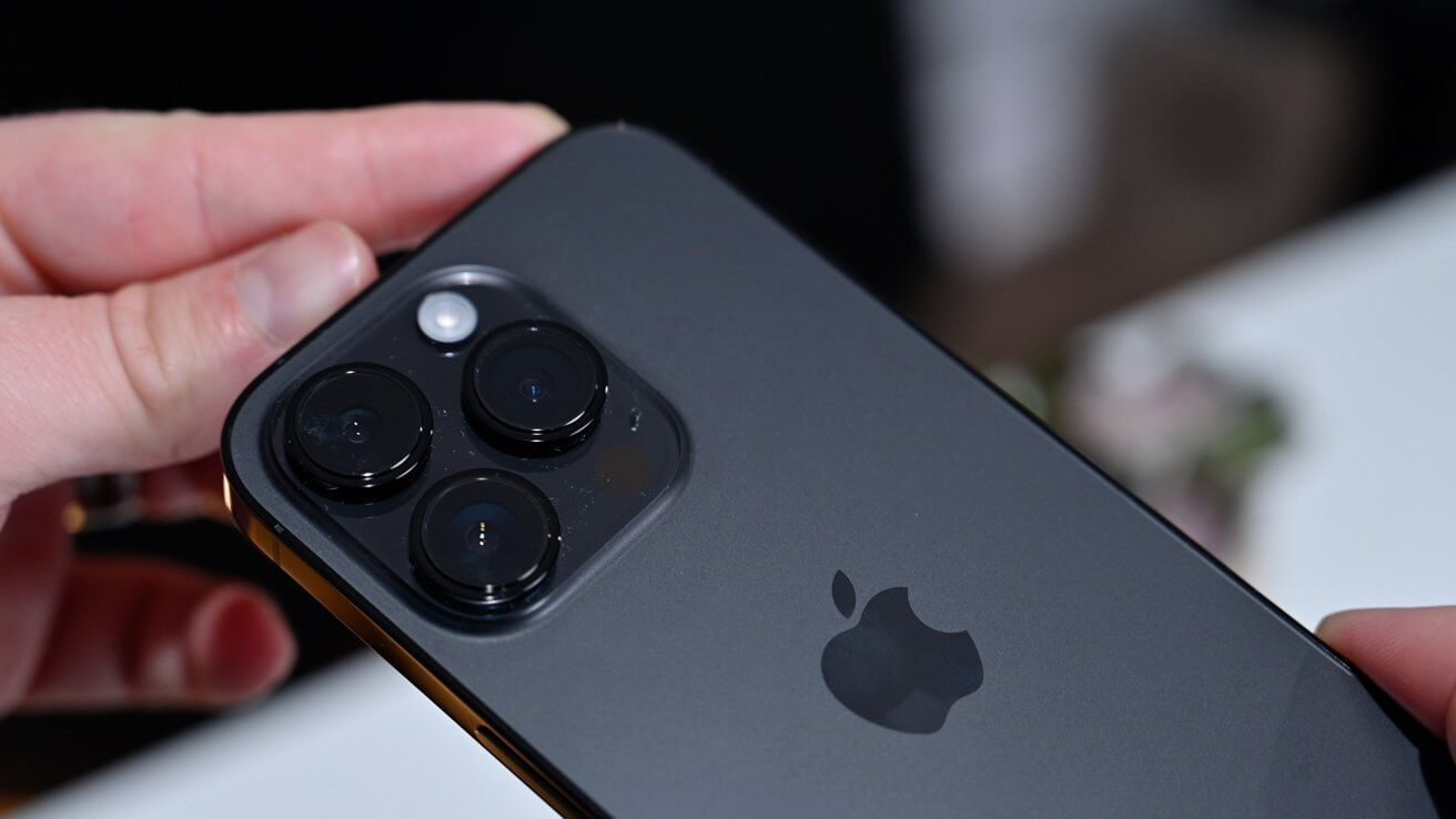 По словам Куо, iPhone 16 Pro получит новый многослойный датчик камеры