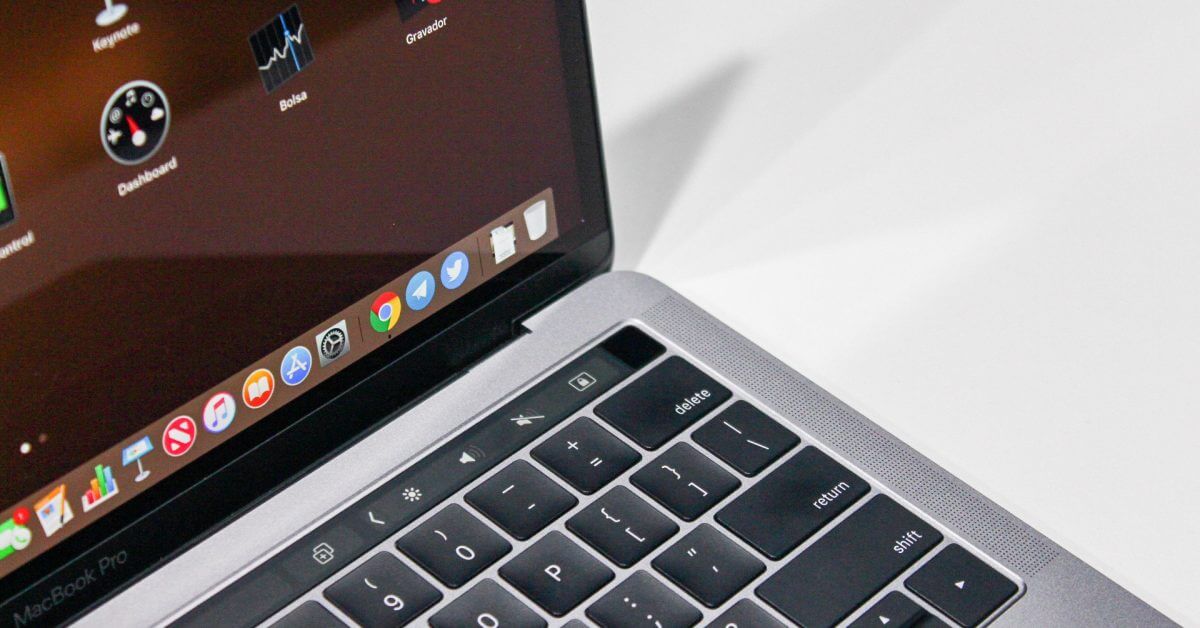 MacBook Pro 2017 года с сенсорной панелью теперь считается винтажным