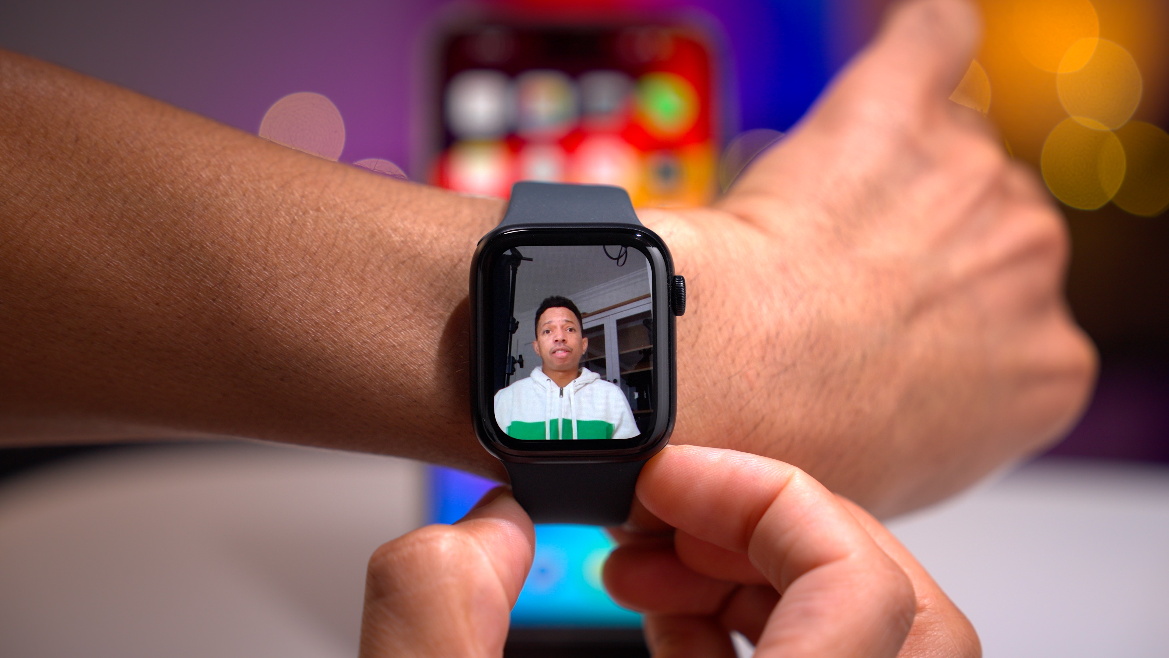 Просмотр видеосообщения FaceTime на Apple Watch.