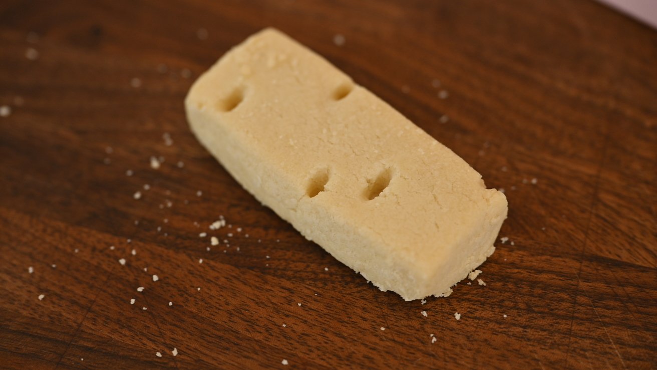 Печенье получается декадентское, рассыпчатое с оттенком соли.