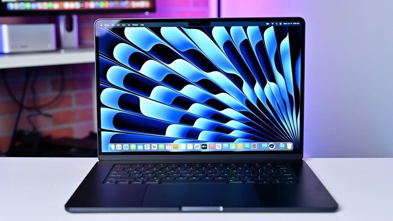 Apple рассматривает две более дешевые модели MacBook для образовательных учреждений