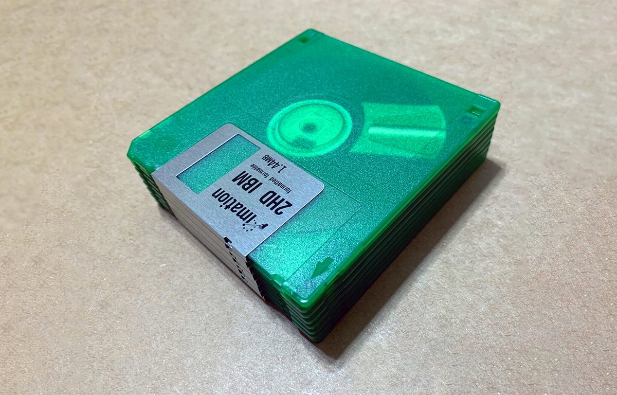Стопка 3,5-дюймовых дискет.