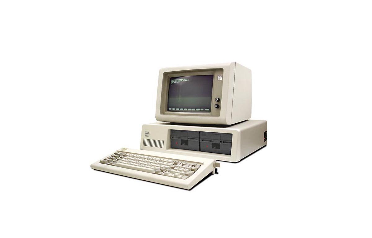 Модель IBM PC 5150. Обратите внимание на два 5,25-дюймовых дисковода для гибких дисков справа.