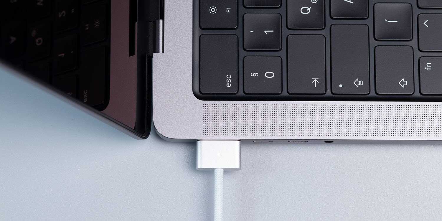 Новейшие компьютеры Mac теперь могут сообщать Apple, если в портах USB-C обнаружены какие-либо жидкости.