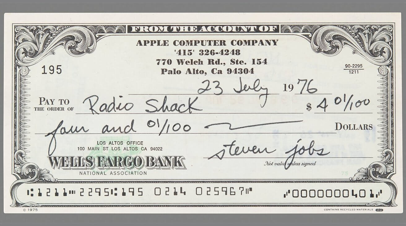 Чек Стива Джобса на сумму 4,01 доллара, направленный RadioShack, будет продан за тысячи долларов