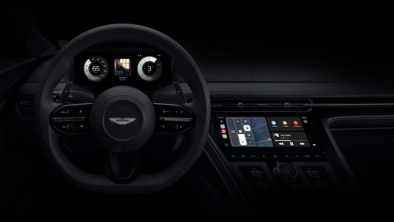 Более широкий взгляд на CarPlay в автомобиле Aston Martin (Источник: Apple)