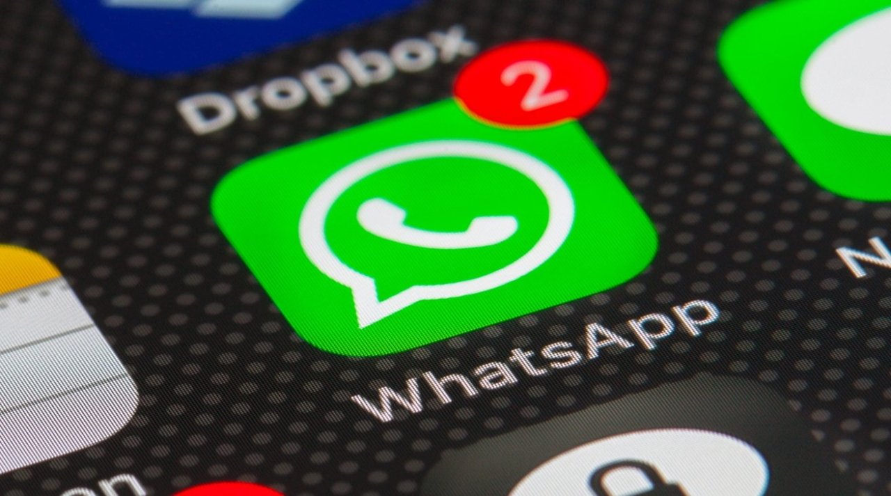Apple не прилагает никаких усилий, чтобы помешать вам использовать WhatsApp в качестве альтернативы iMessage.