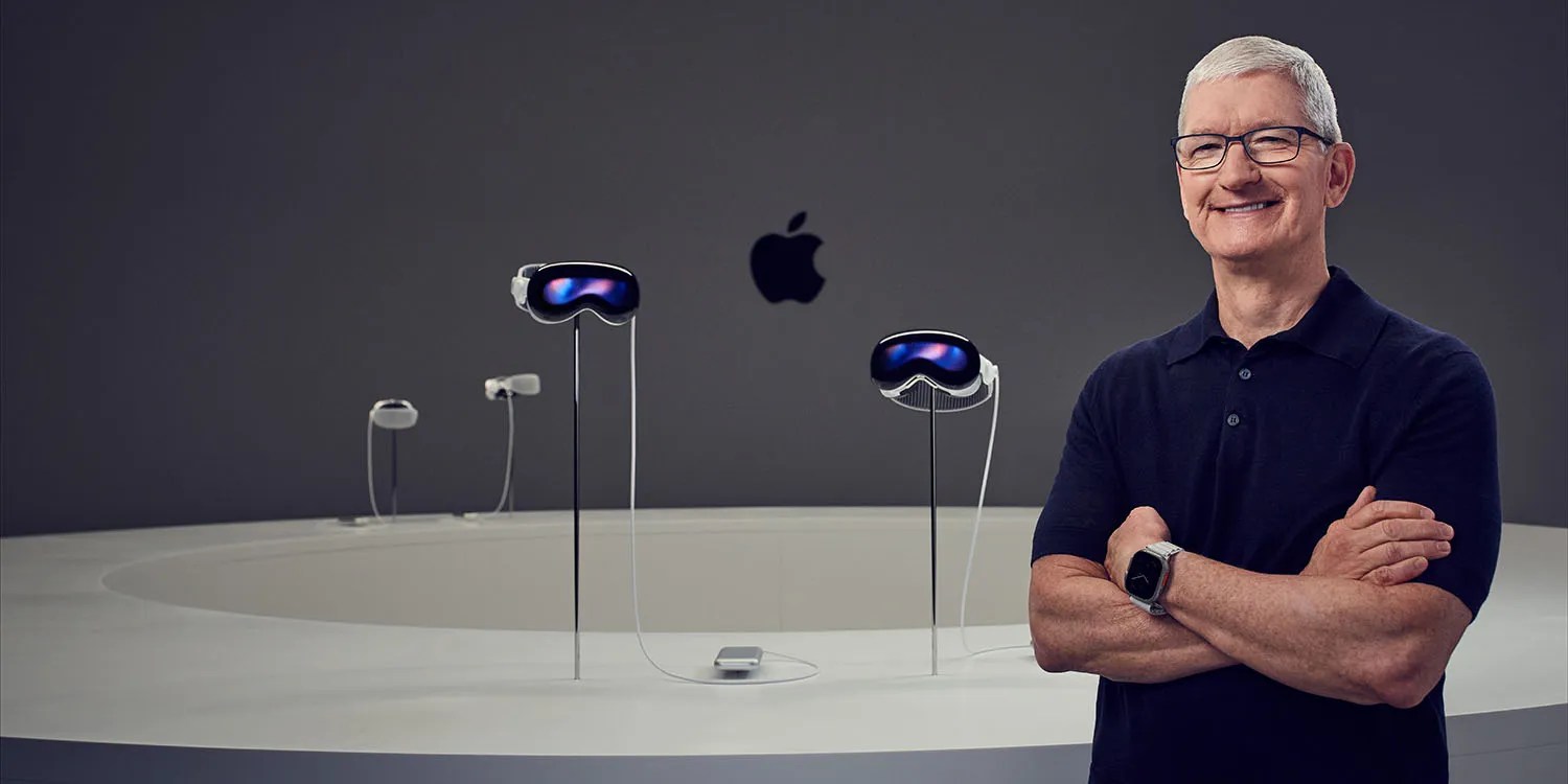 Vision Pro 2-го поколения |  Промо-фотография Apple Тима Кука с моделями первого поколения