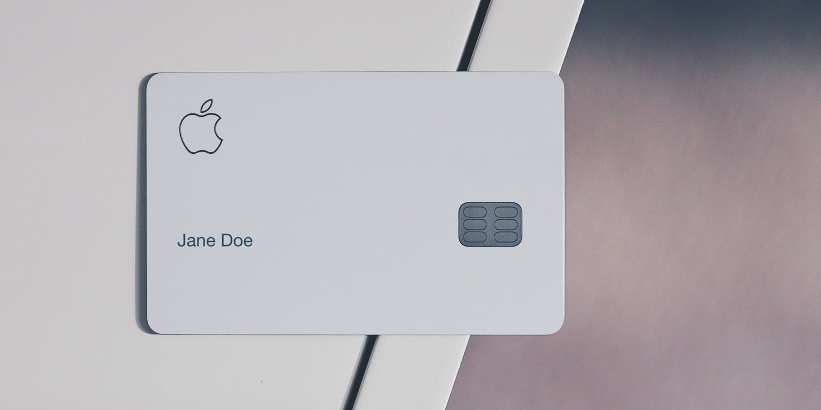 Apple, платить вниз |  Apple Card (на фото) и Apple Cash тоже