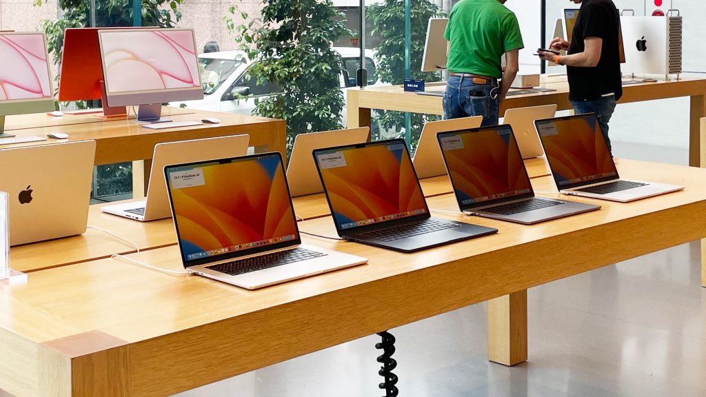 Первые заказы на 15-дюймовый MacBook Air и Apple Silicon Mac Pro уже поступили к клиентам