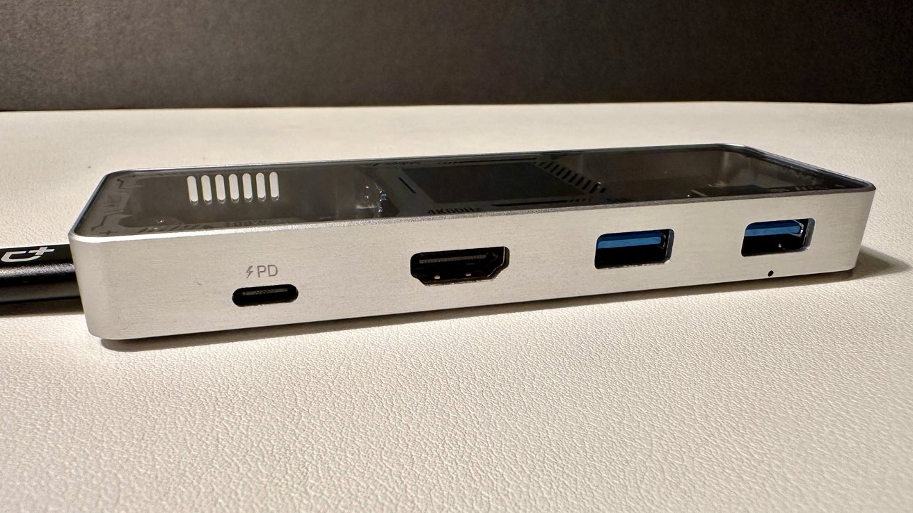 Обзор Dockcase Smart USB-C Hub 7-in-1 Explorer Edition: левая сторона концентратора