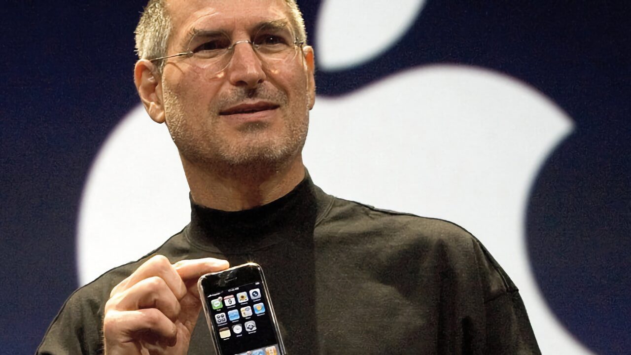 Стив Джобс представил первый iPhone 17 лет назад сегодня