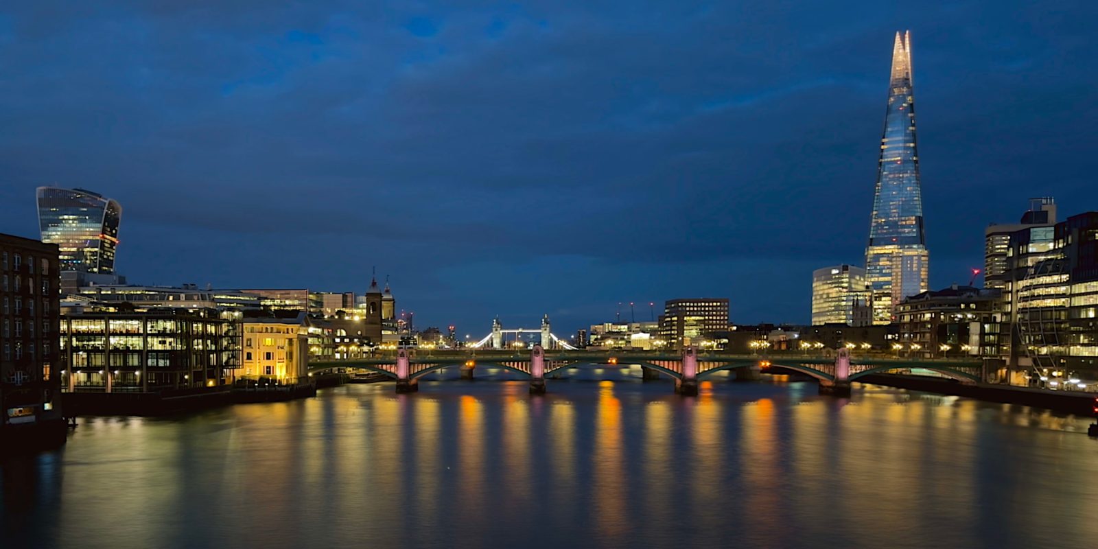 Фотографии с длинной выдержкой на iPhone | 30-секундная съемка ночного Лондона