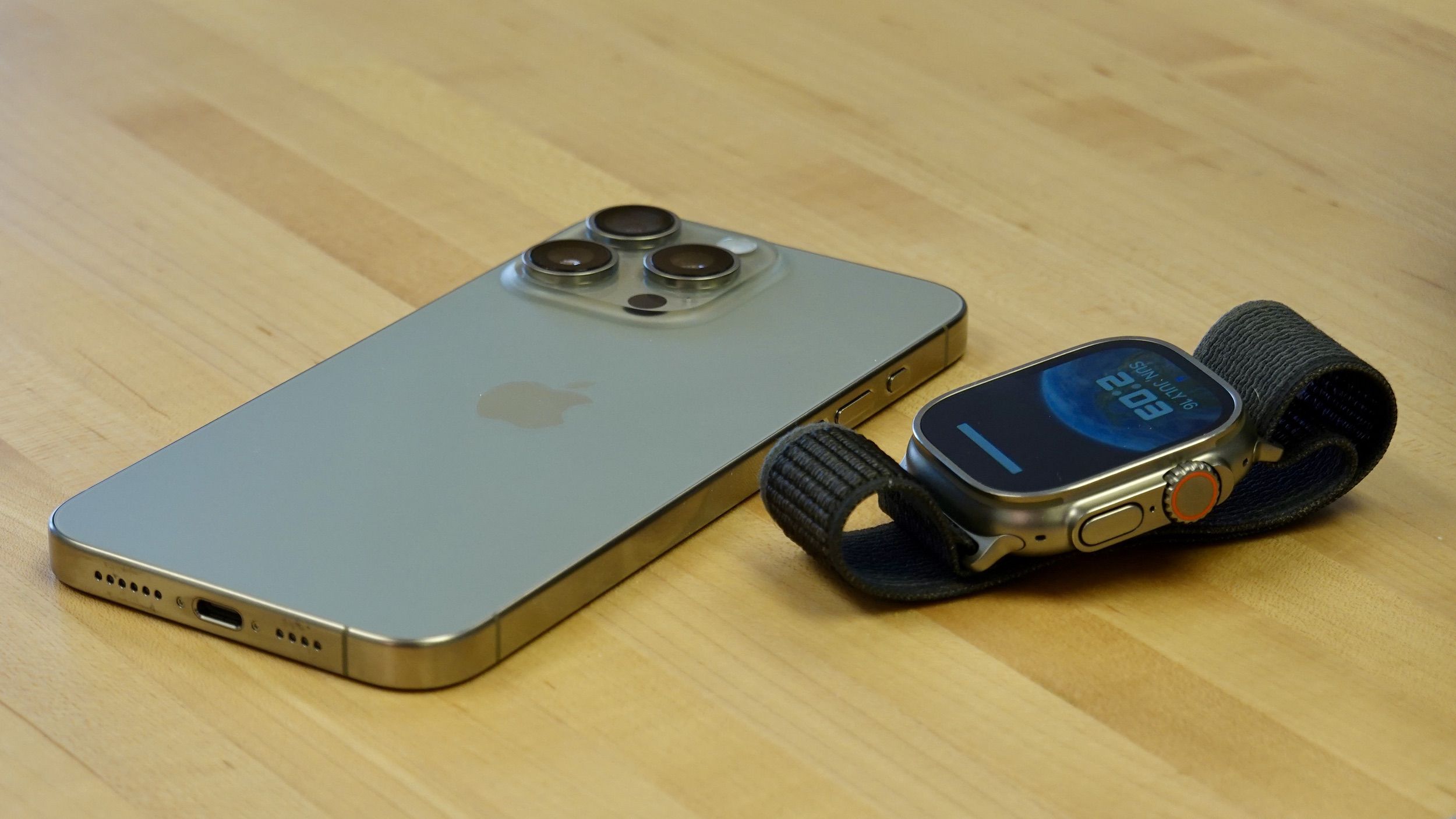 iPhone 15 Pro Max и Apple Watch Ultra