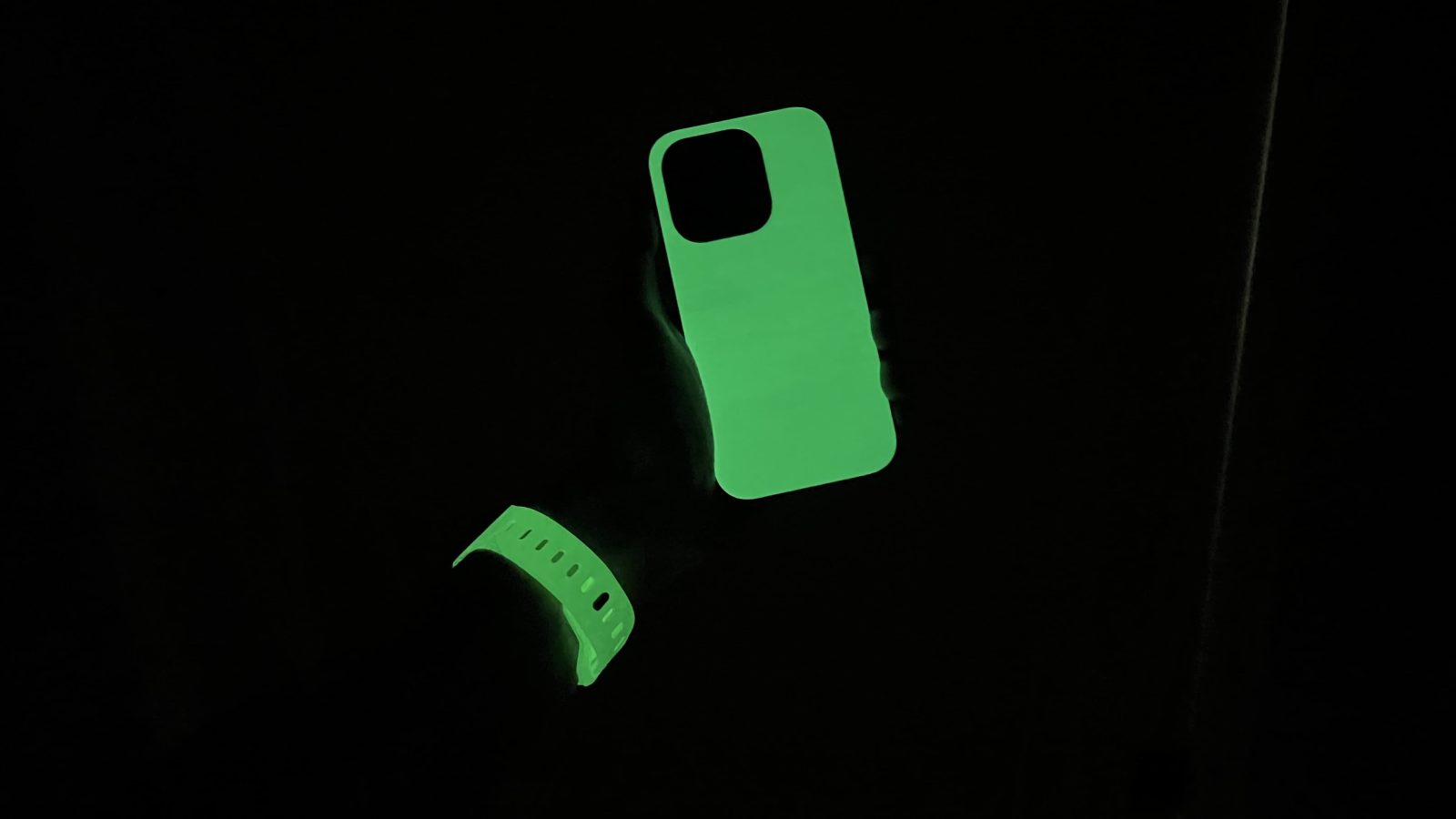 Спортивный ремешок для Apple Watch Nomad Glow 2.0 и спортивный чехол iP