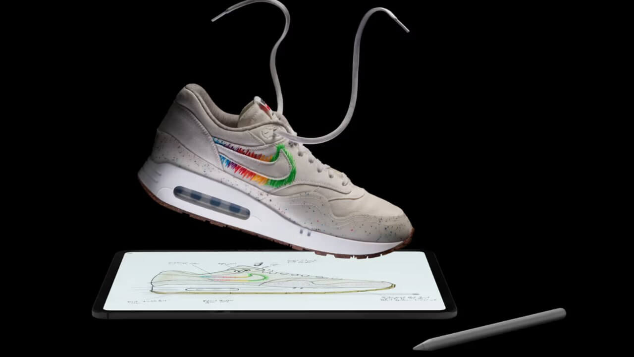 Тим Кук надел кроссовки Nike, изготовленные специально для презентации.