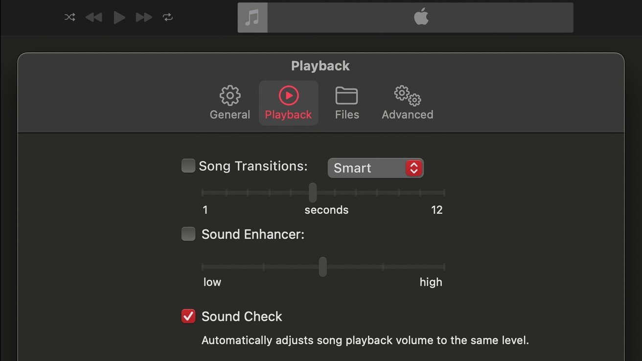 Экран настроек воспроизведения с опциями перехода между песнями, улучшения звука и проверки звука.  Включена проверка звука, автоматически регулирующая громкость воспроизведения.