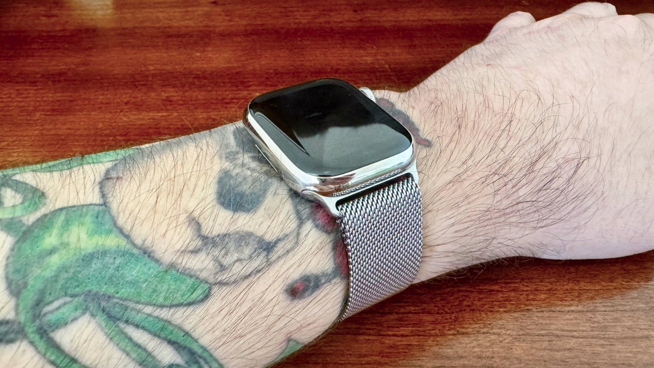 Проблемы с Apple Watch вынудили одного пользователя удалить татуировку