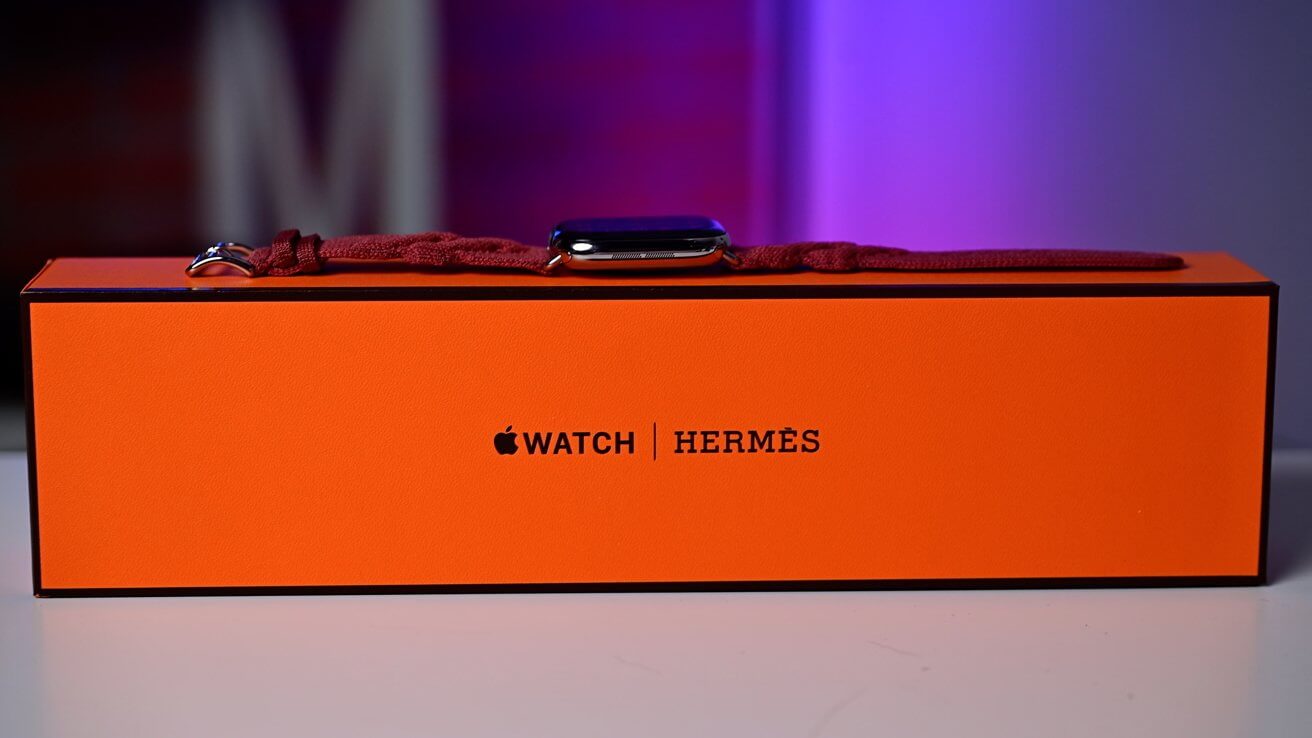 Роскошные часы Hermes Apple Watch Series 10 в руках