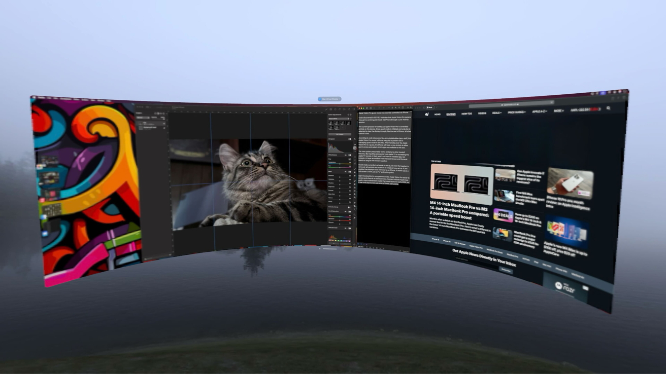 Настольный компьютер виртуальной реальности с тремя изогнутыми экранами, отображающими красочную графику, программным обеспечением для редактирования фотографий кошек, статьями и туманным фоном на открытом воздухе.