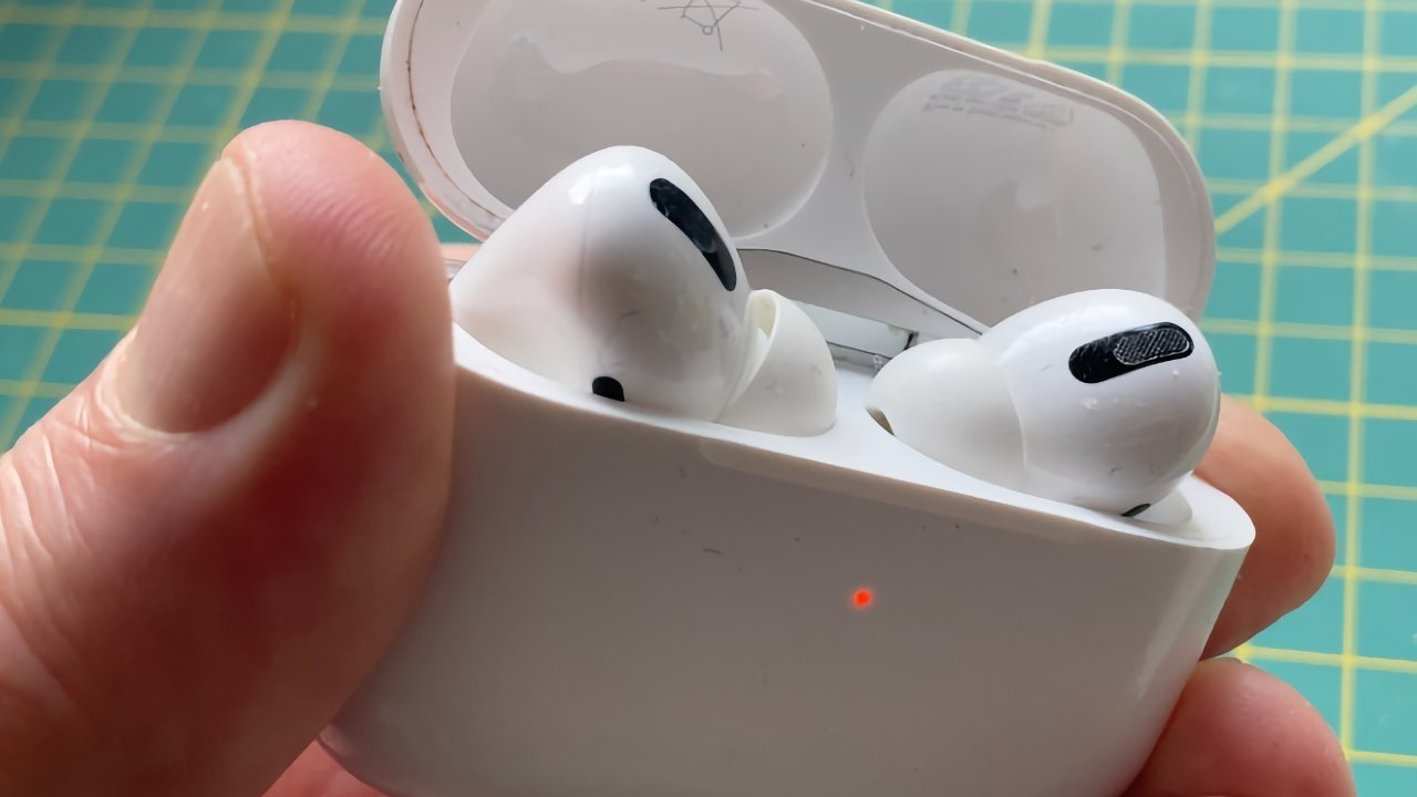 Apple подала коллективный иск из-за треска AirPods Pro